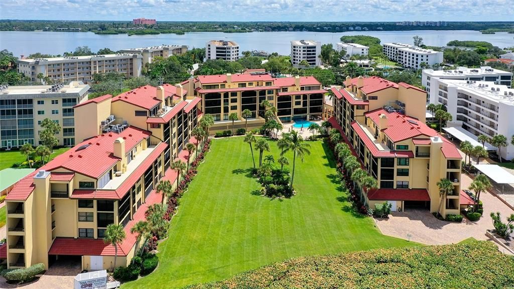合同活跃: $625,000 (2 贝兹, 2 浴室, 1650 平方英尺)