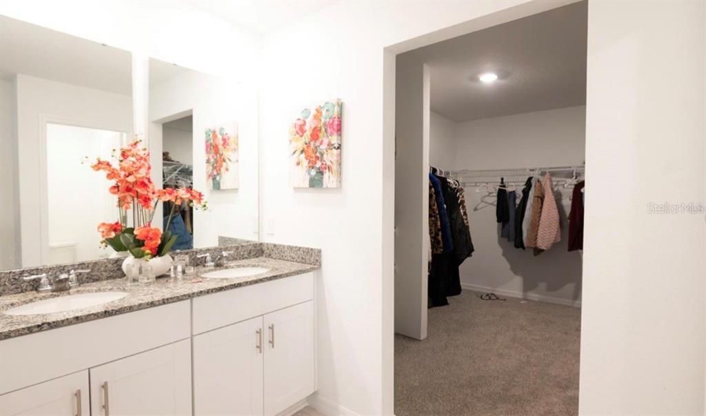 En Venta: $359,000 (4 camas, 3 baños, 2714 Pies cuadrados)
