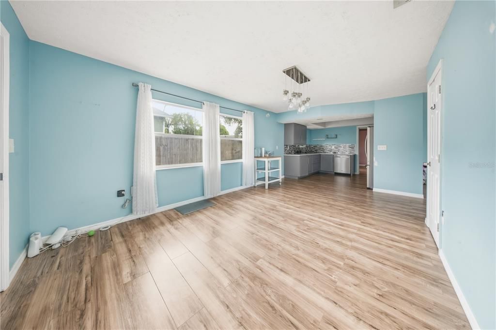 For Sale: $394,900 (4 beds, 2 baths, 1608 Square Feet)