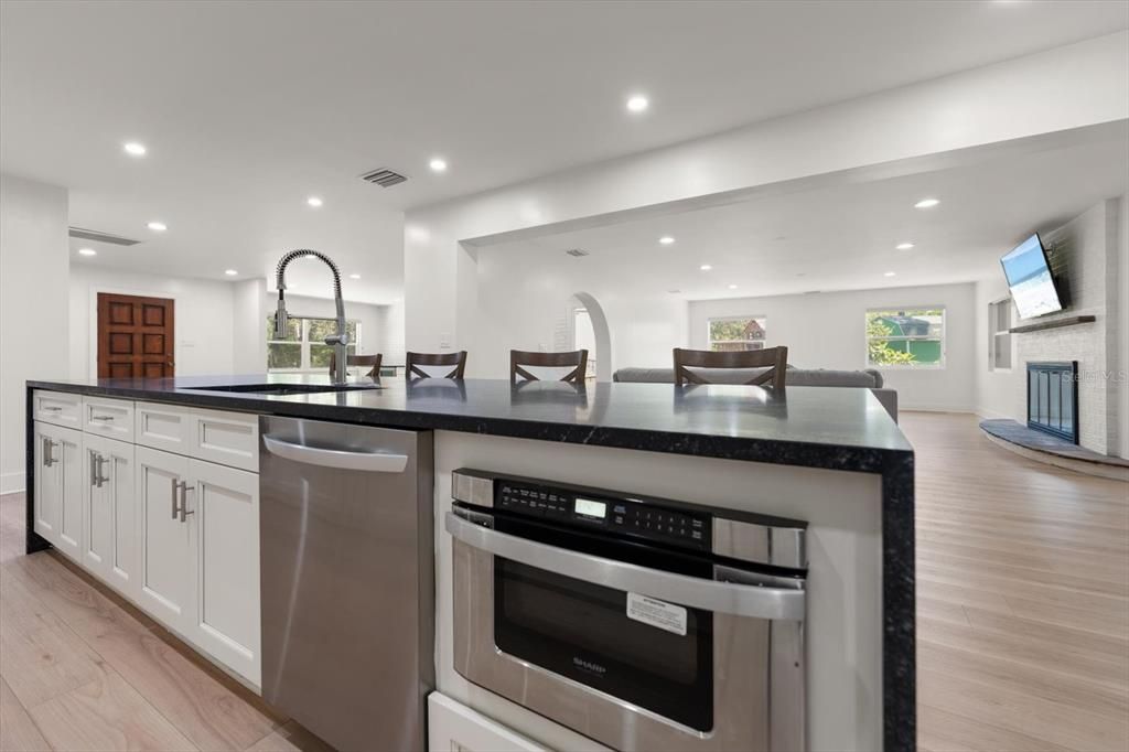 En Venta: $1,179,000 (4 camas, 3 baños, 2914 Pies cuadrados)