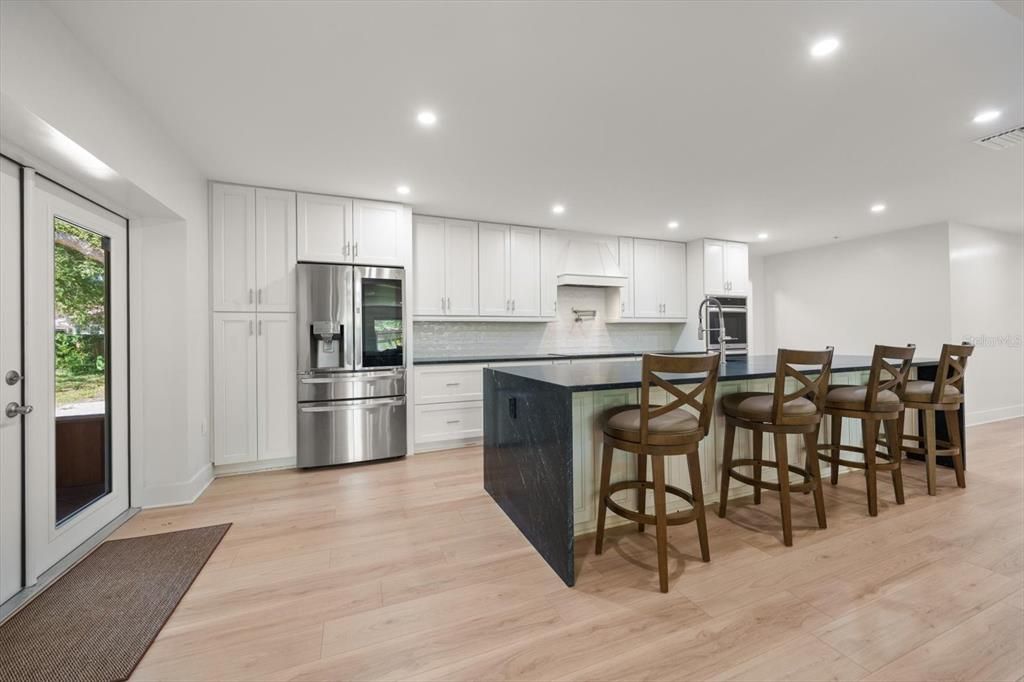 En Venta: $1,179,000 (4 camas, 3 baños, 2914 Pies cuadrados)