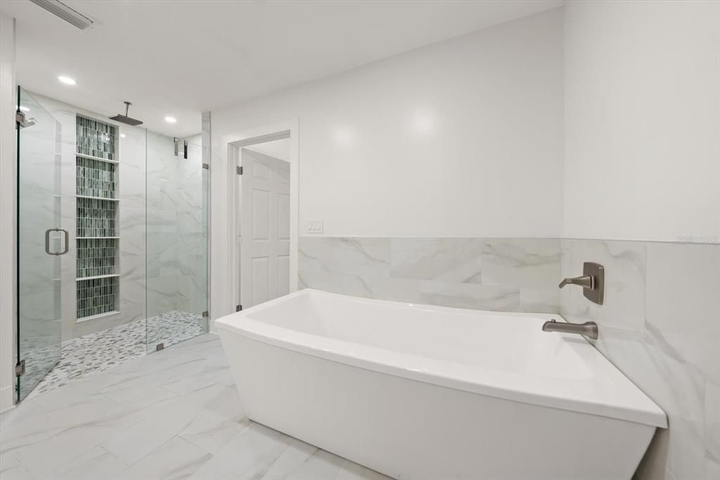 En Venta: $1,179,000 (4 camas, 3 baños, 2914 Pies cuadrados)