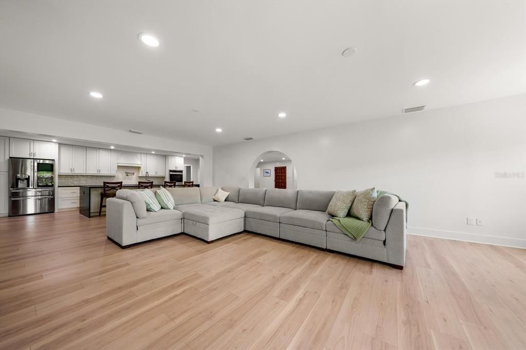 En Venta: $1,179,000 (4 camas, 3 baños, 2914 Pies cuadrados)