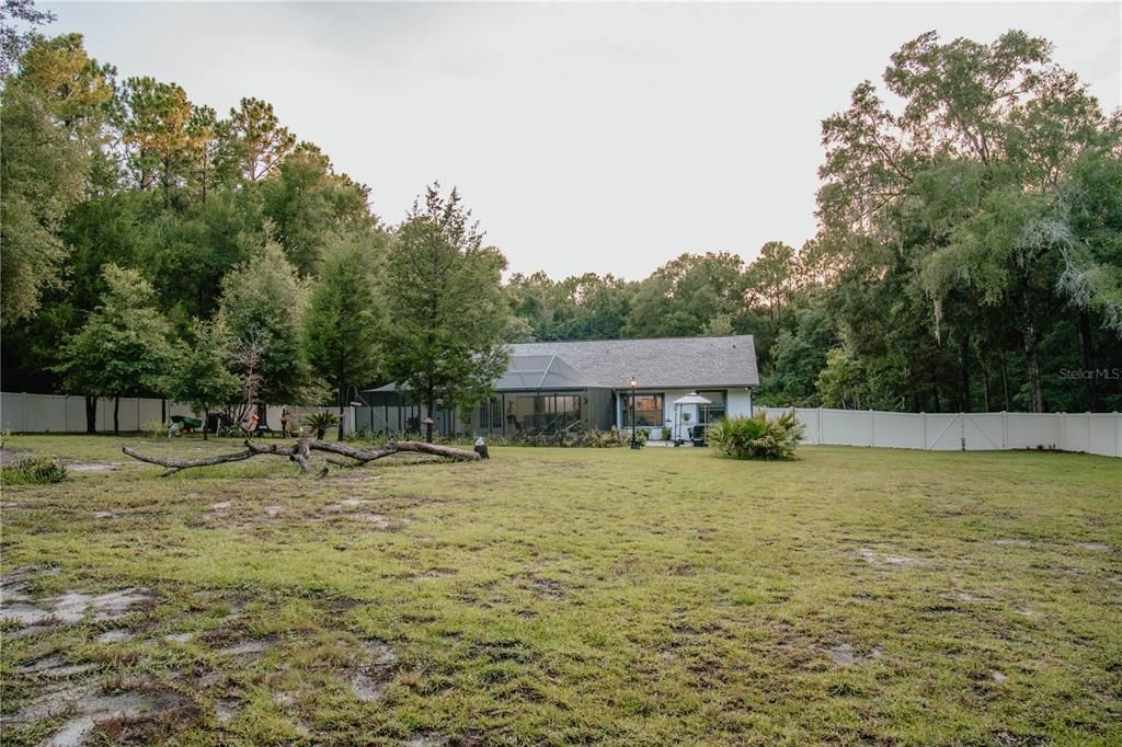 For Sale: $469,000 (3 beds, 3 baths, 1947 Square Feet)