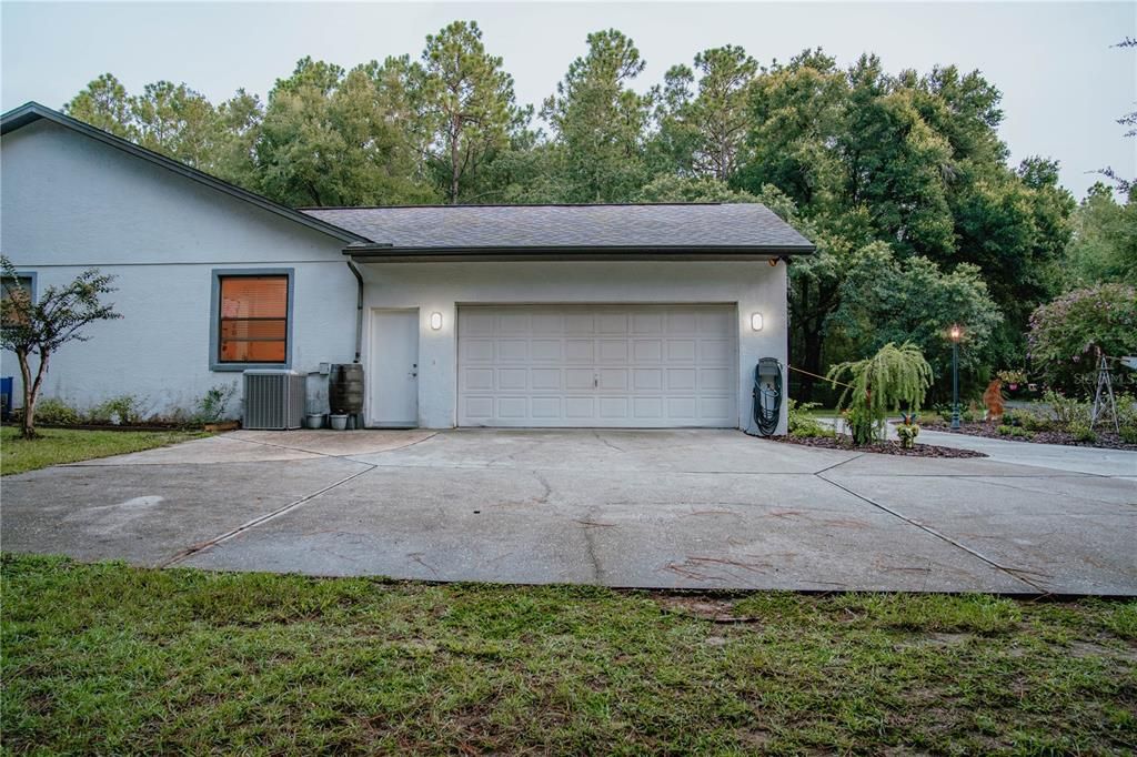 For Sale: $469,000 (3 beds, 3 baths, 1947 Square Feet)