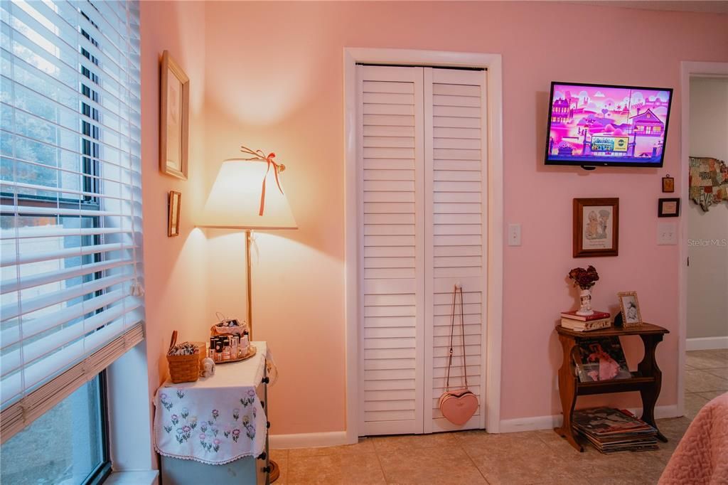 For Sale: $469,000 (3 beds, 3 baths, 1947 Square Feet)