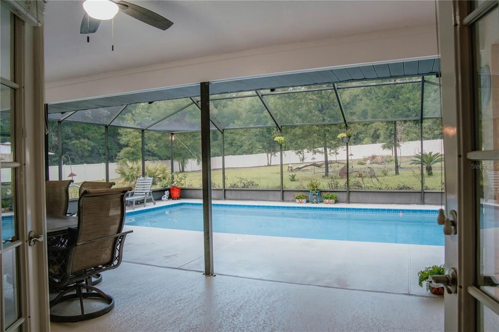 For Sale: $469,000 (3 beds, 3 baths, 1947 Square Feet)