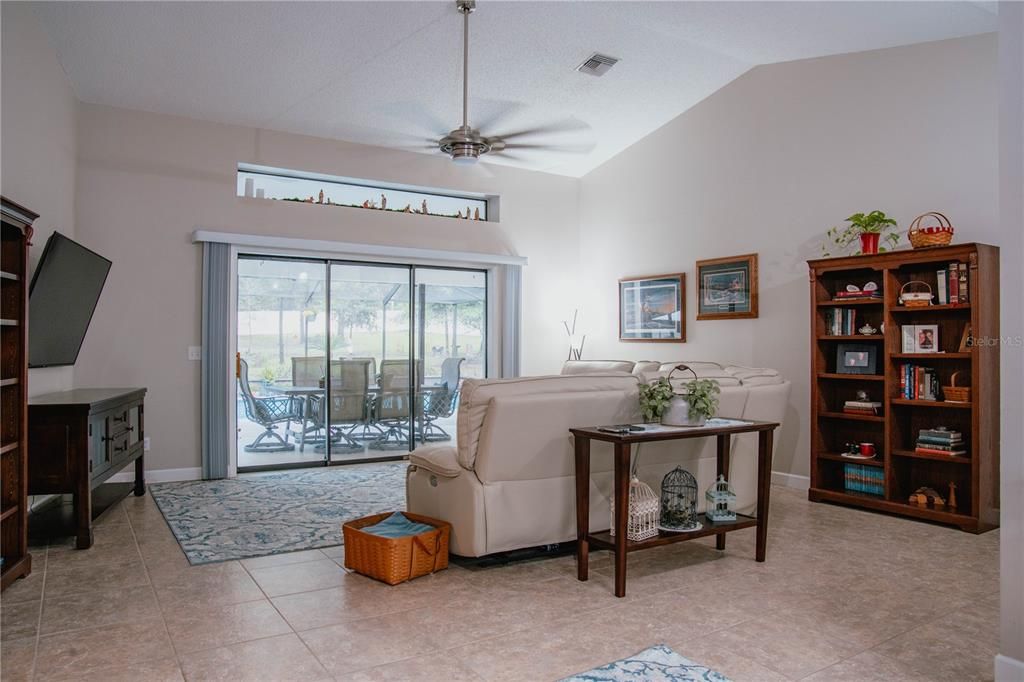For Sale: $469,000 (3 beds, 3 baths, 1947 Square Feet)