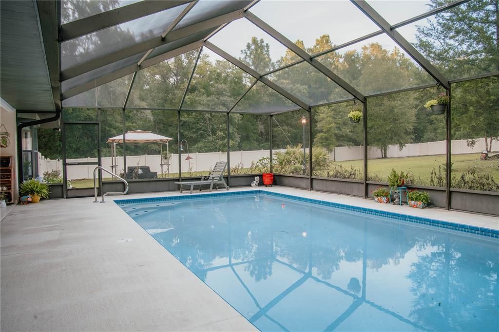For Sale: $469,000 (3 beds, 3 baths, 1947 Square Feet)