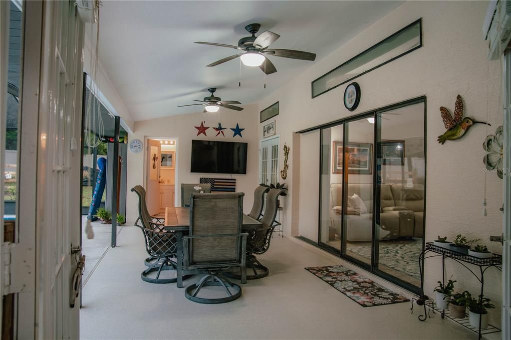 For Sale: $469,000 (3 beds, 3 baths, 1947 Square Feet)