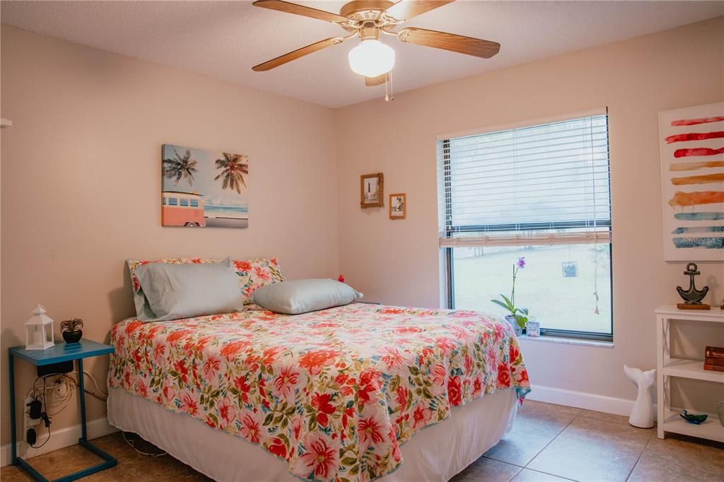 For Sale: $469,000 (3 beds, 3 baths, 1947 Square Feet)