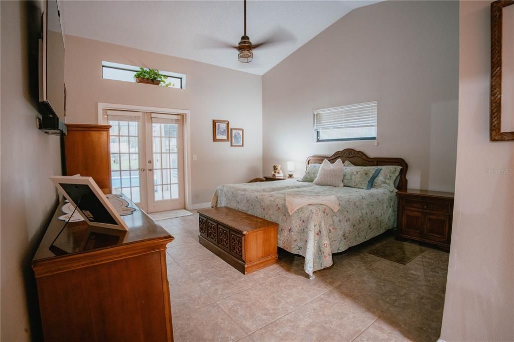 For Sale: $469,000 (3 beds, 3 baths, 1947 Square Feet)