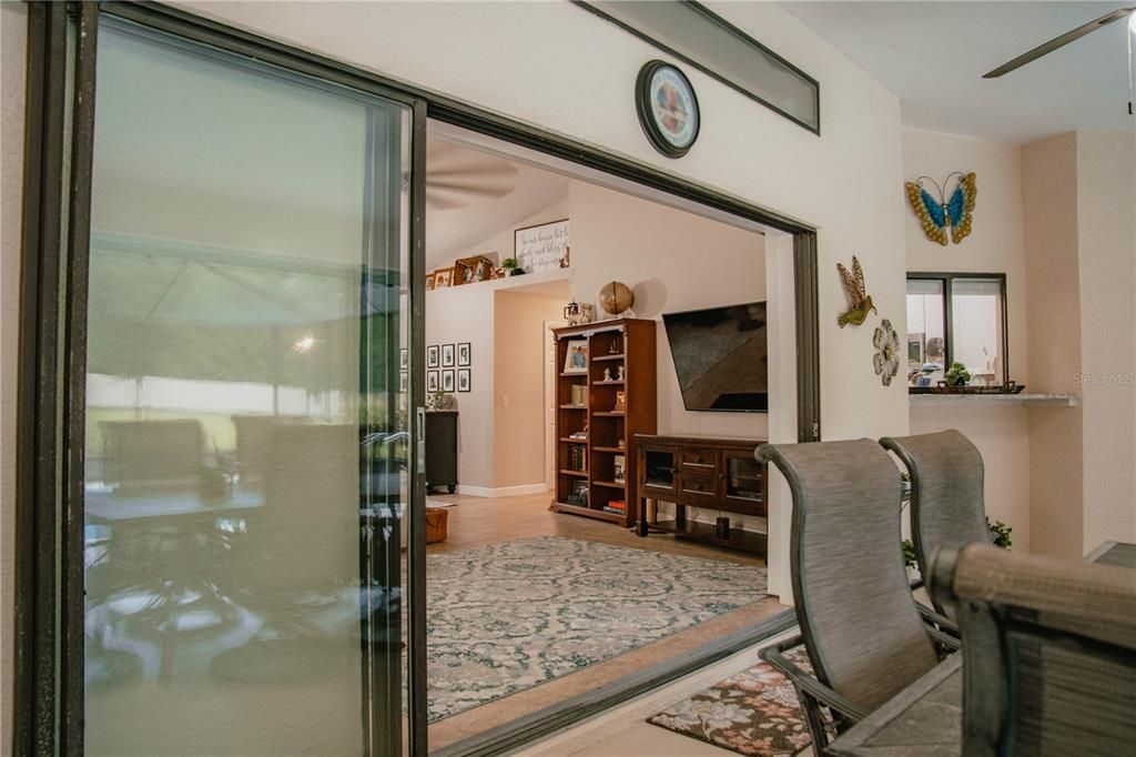 For Sale: $469,000 (3 beds, 3 baths, 1947 Square Feet)