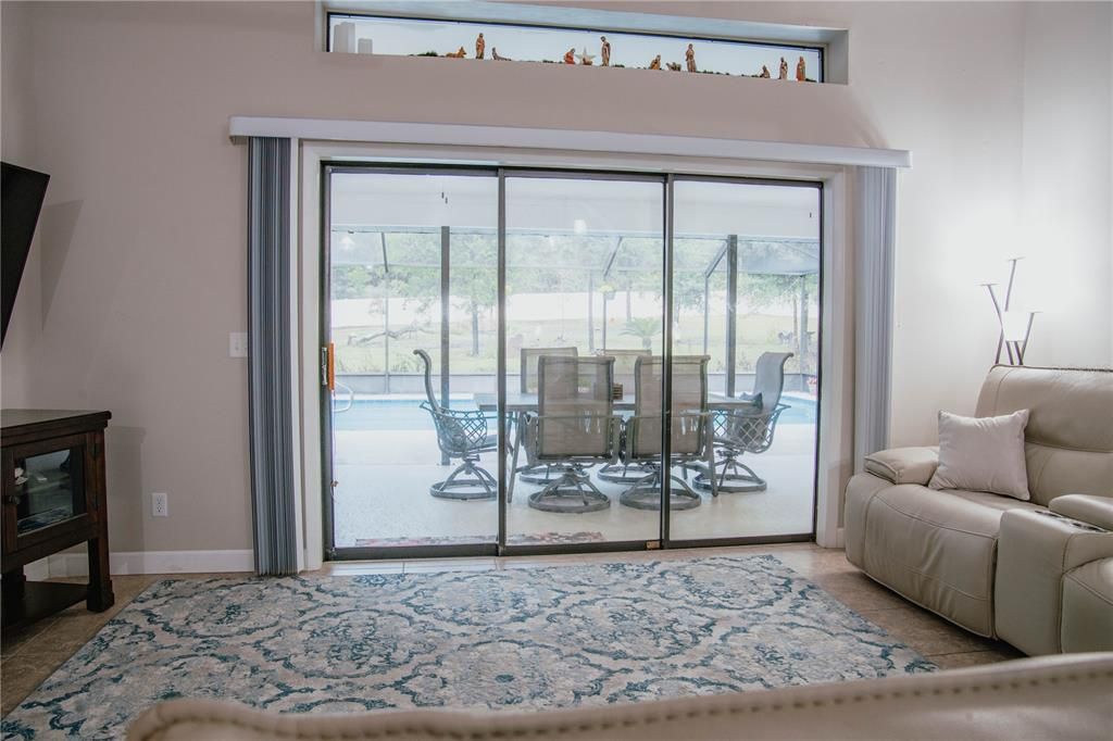 For Sale: $469,000 (3 beds, 3 baths, 1947 Square Feet)