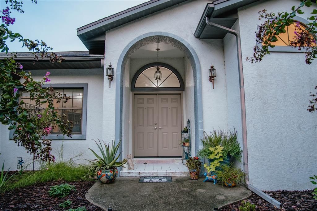 For Sale: $469,000 (3 beds, 3 baths, 1947 Square Feet)