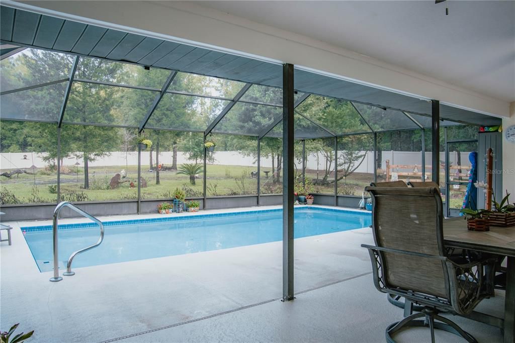 For Sale: $469,000 (3 beds, 3 baths, 1947 Square Feet)