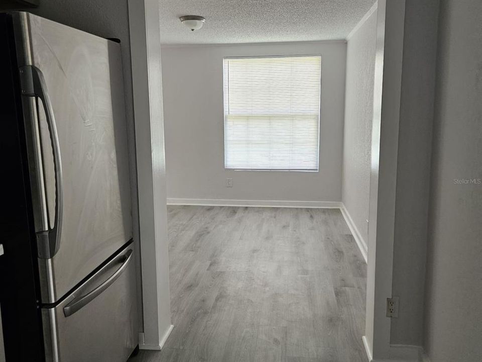 For Sale: $210,000 (2 beds, 1 baths, 864 Square Feet)