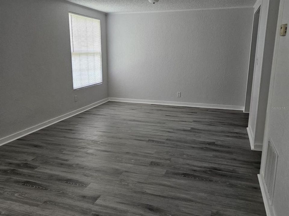 For Sale: $210,000 (2 beds, 1 baths, 864 Square Feet)