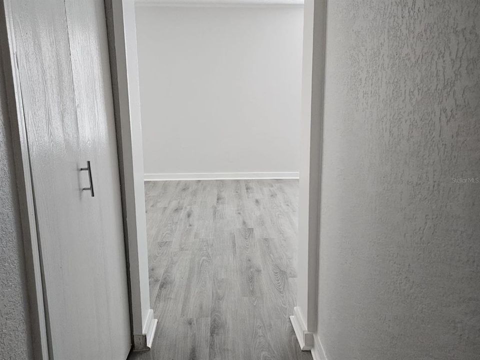 For Sale: $210,000 (2 beds, 1 baths, 864 Square Feet)