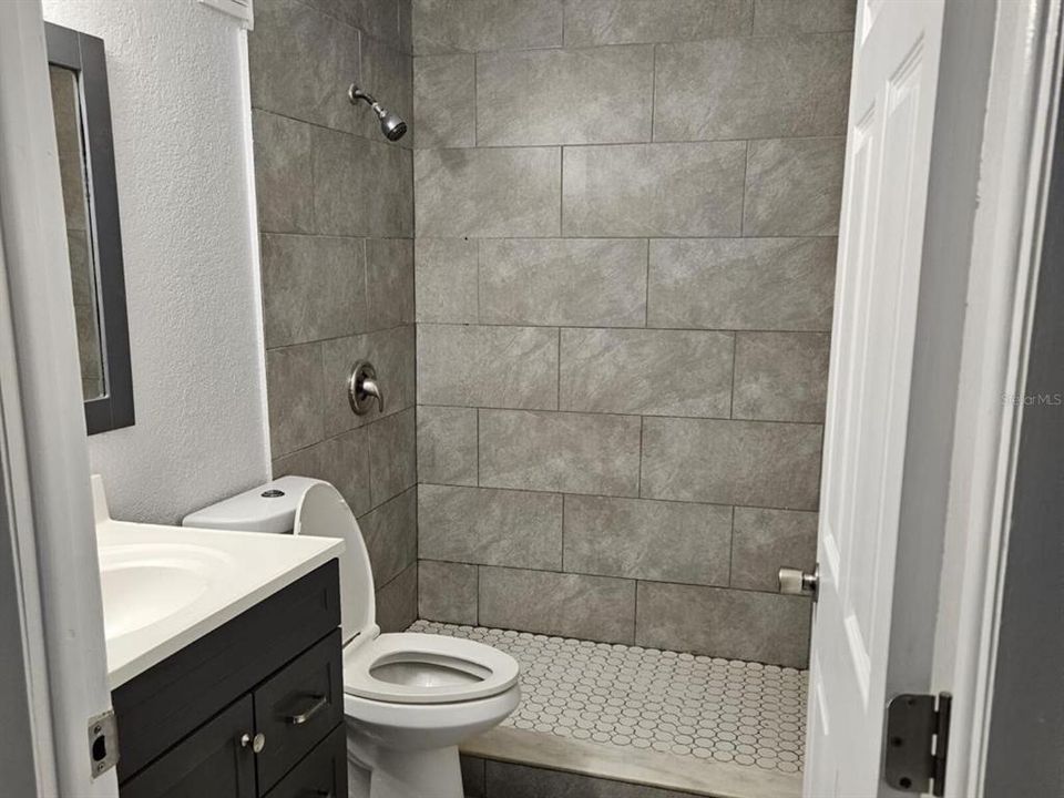 For Sale: $210,000 (2 beds, 1 baths, 864 Square Feet)