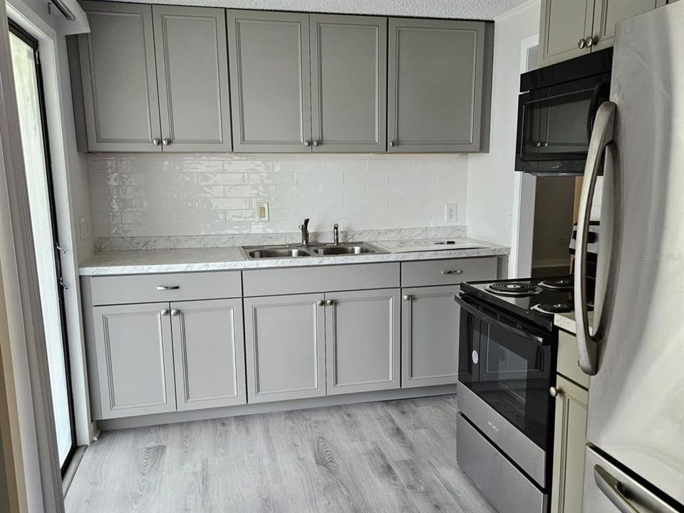 For Sale: $210,000 (2 beds, 1 baths, 864 Square Feet)