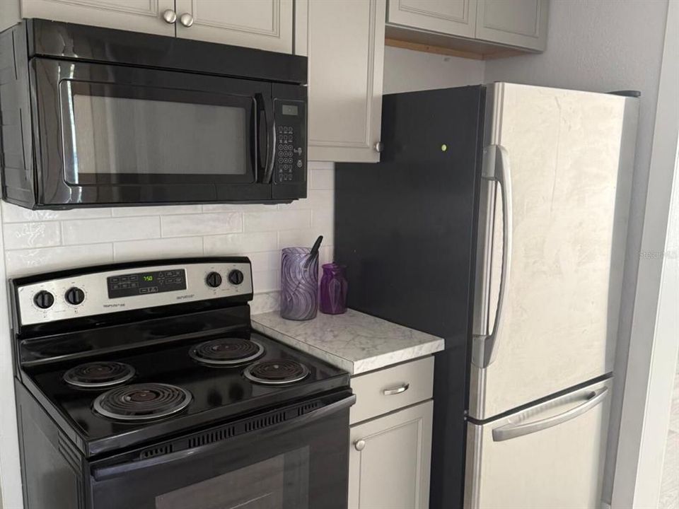 For Sale: $210,000 (2 beds, 1 baths, 864 Square Feet)