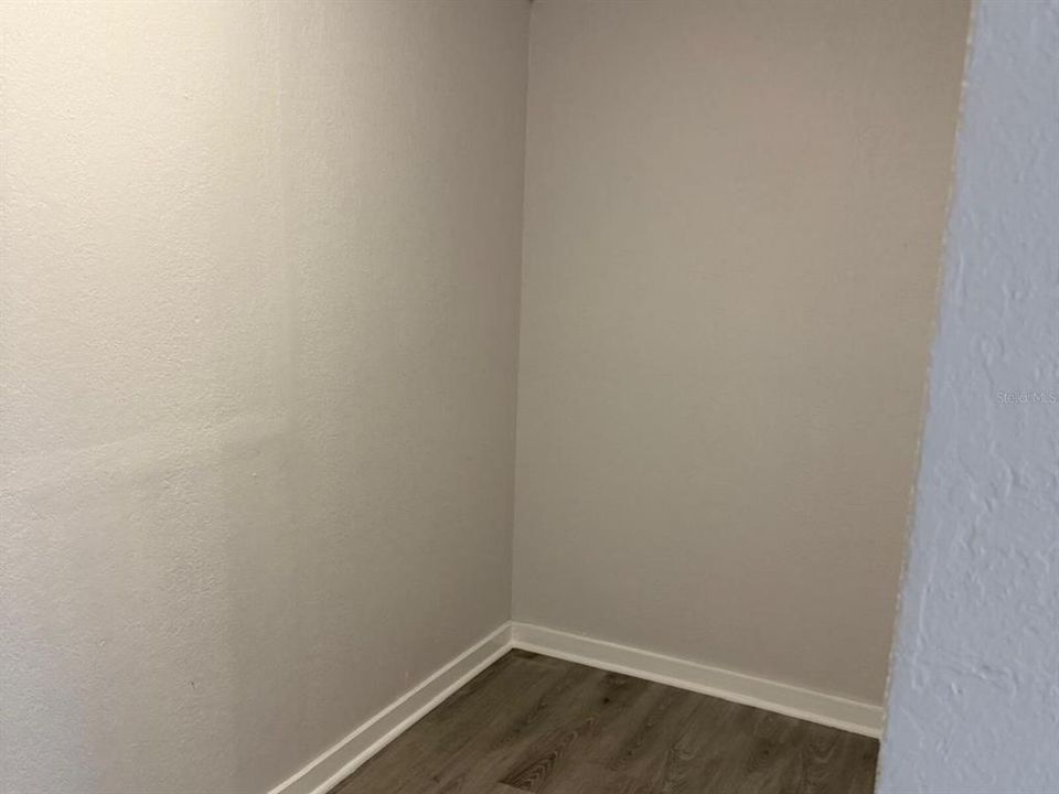 For Sale: $210,000 (2 beds, 1 baths, 864 Square Feet)