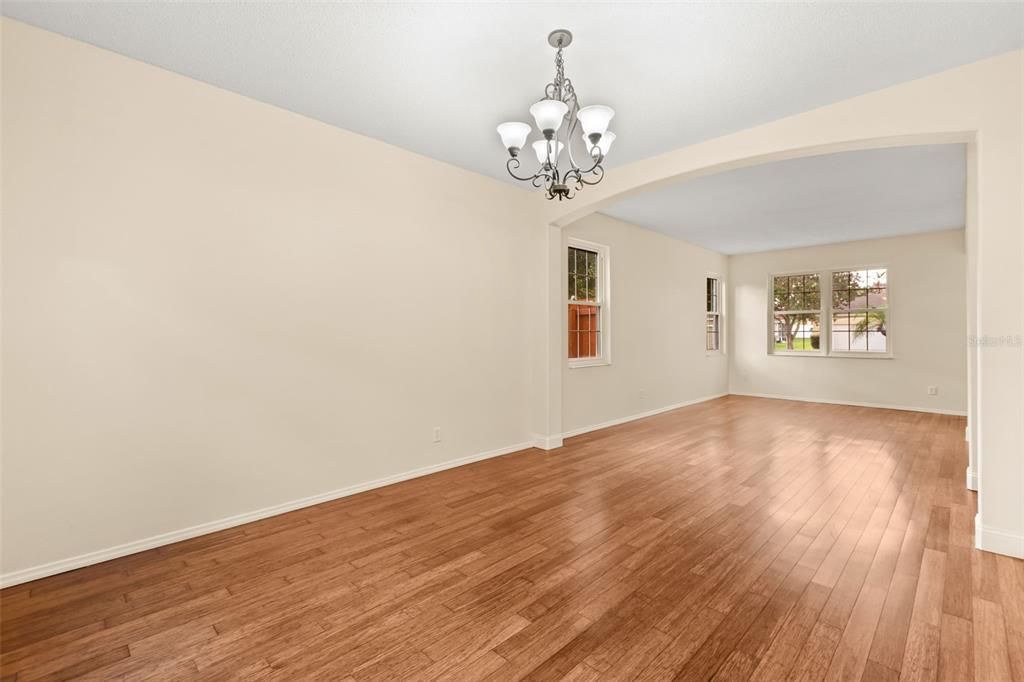 En Venta: $599,000 (4 camas, 2 baños, 2952 Pies cuadrados)