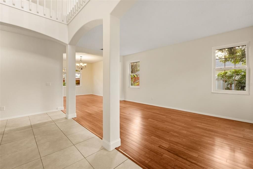 En Venta: $599,000 (4 camas, 2 baños, 2952 Pies cuadrados)