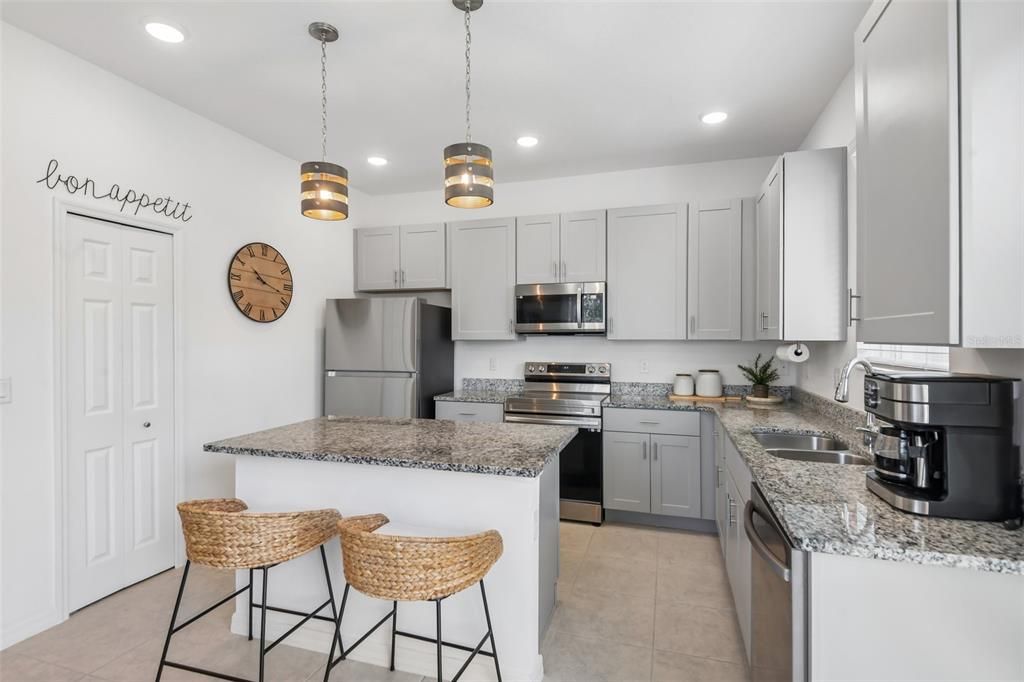 En Venta: $299,900 (3 camas, 2 baños, 1703 Pies cuadrados)