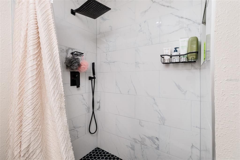 En Venta: $249,900 (2 camas, 2 baños, 1135 Pies cuadrados)
