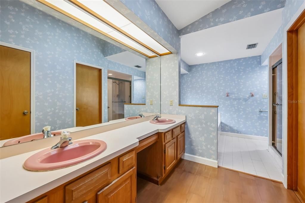 For Sale: $450,000 (4 beds, 3 baths, 2298 Square Feet)