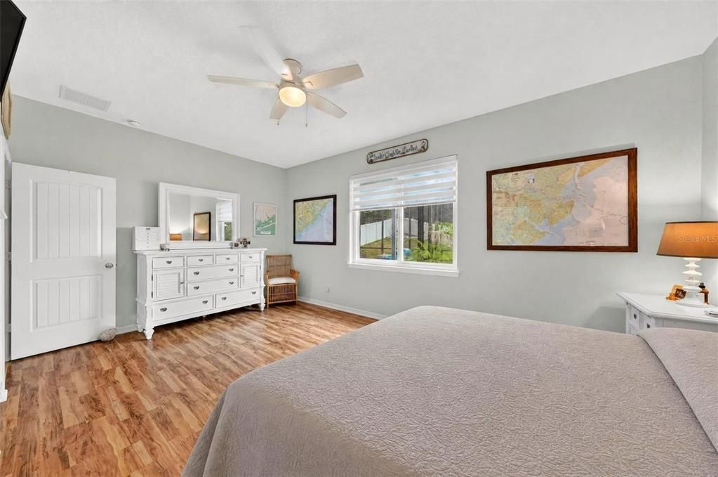 For Sale: $442,000 (4 beds, 2 baths, 2164 Square Feet)