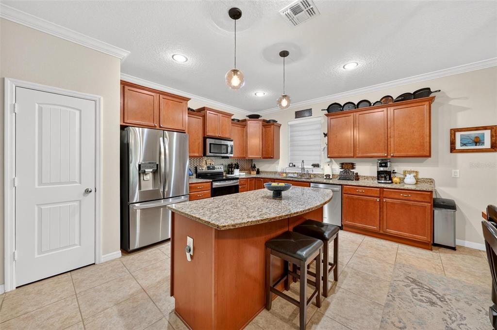 For Sale: $442,000 (4 beds, 2 baths, 2164 Square Feet)