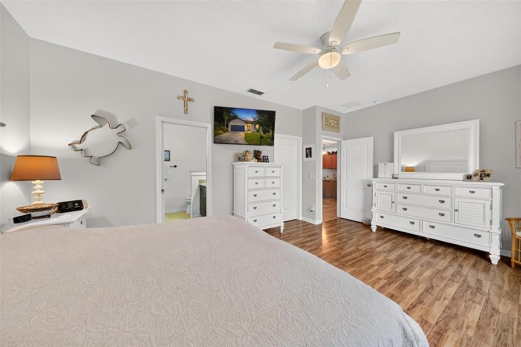 For Sale: $442,000 (4 beds, 2 baths, 2164 Square Feet)