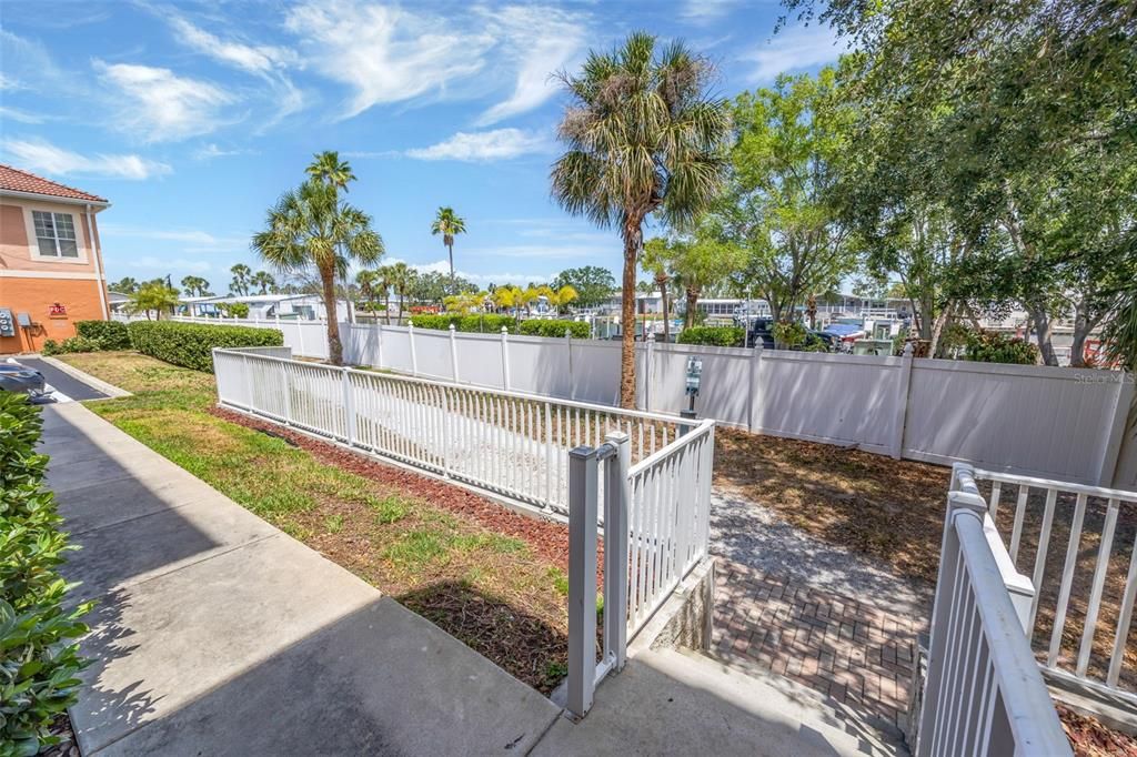 For Sale: $195,000 (1 beds, 1 baths, 780 Square Feet)