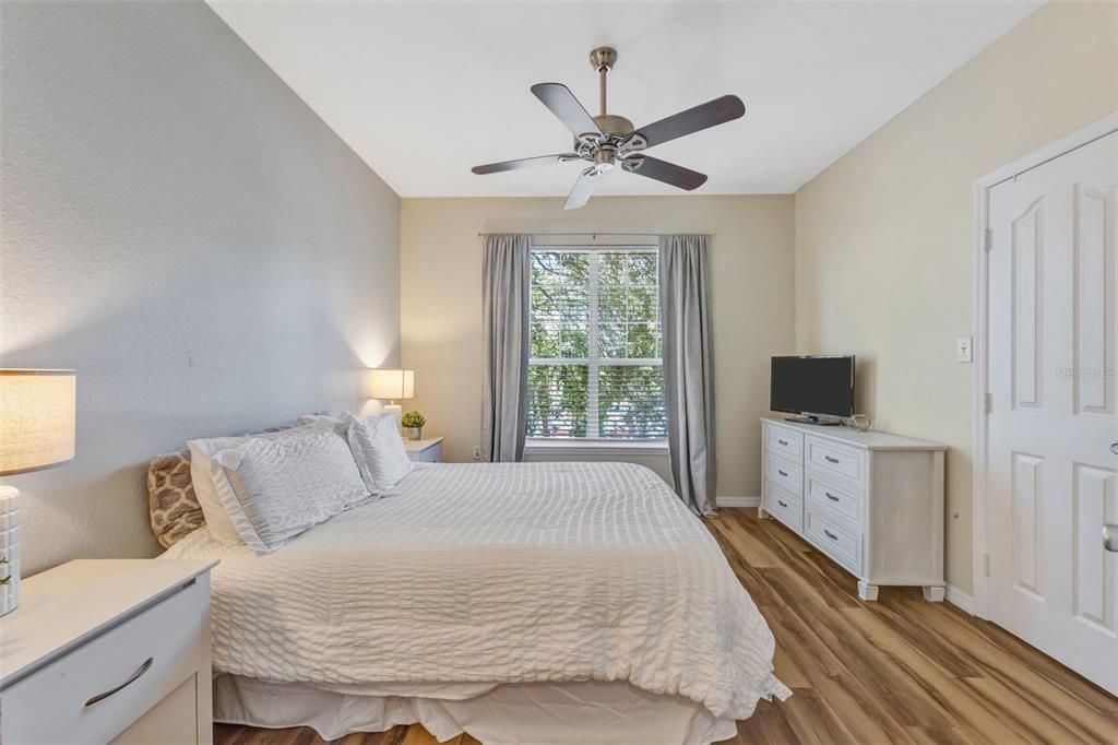 For Sale: $195,000 (1 beds, 1 baths, 780 Square Feet)