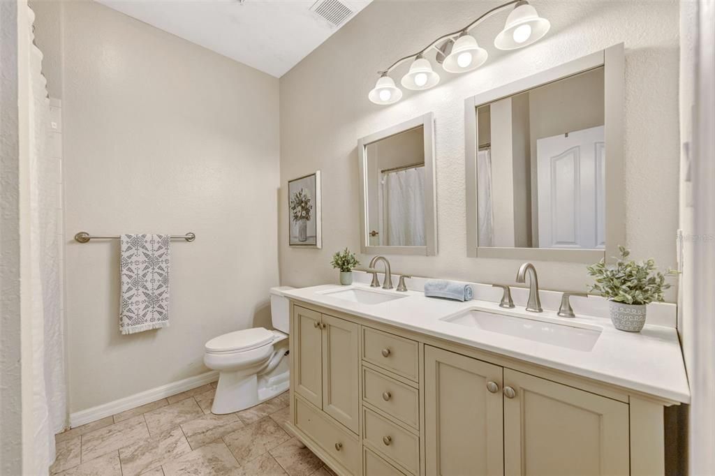 For Sale: $195,000 (1 beds, 1 baths, 780 Square Feet)