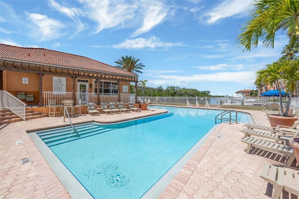 For Sale: $195,000 (1 beds, 1 baths, 780 Square Feet)