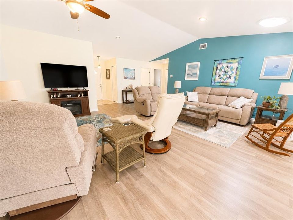 En Venta: $287,900 (2 camas, 2 baños, 1610 Pies cuadrados)