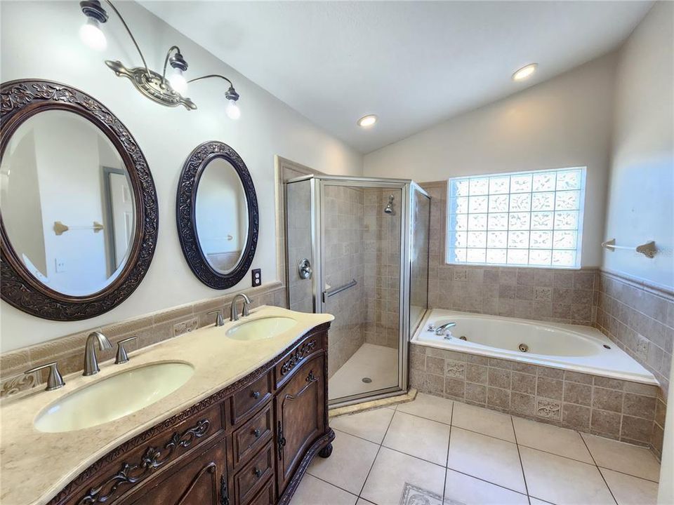 For Rent: $2,450 (3 beds, 2 baths, 1632 Square Feet)