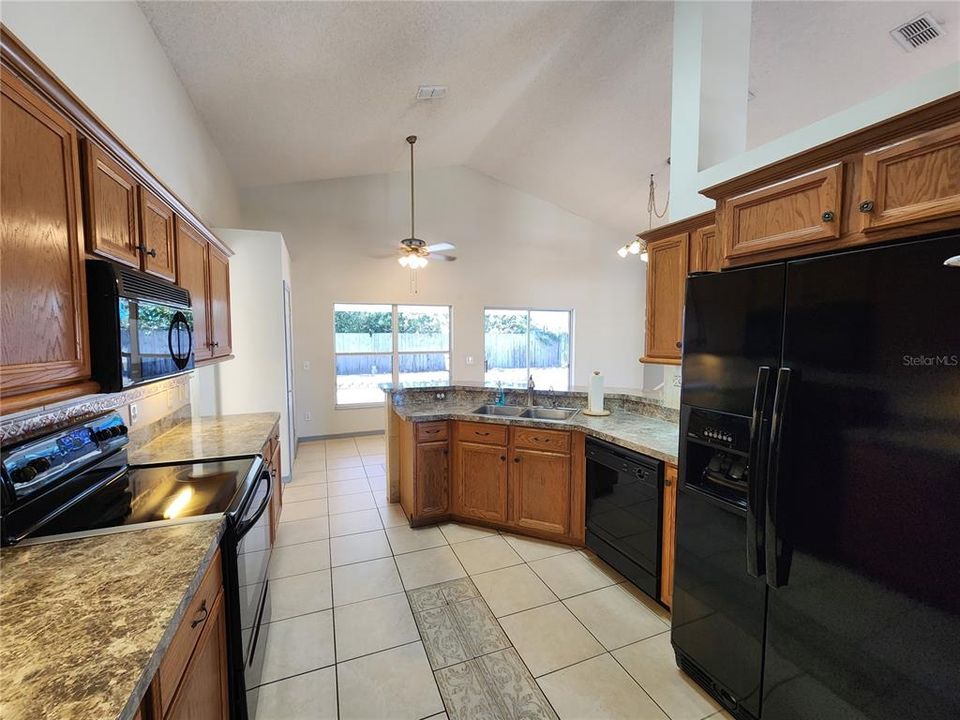 For Rent: $2,450 (3 beds, 2 baths, 1632 Square Feet)