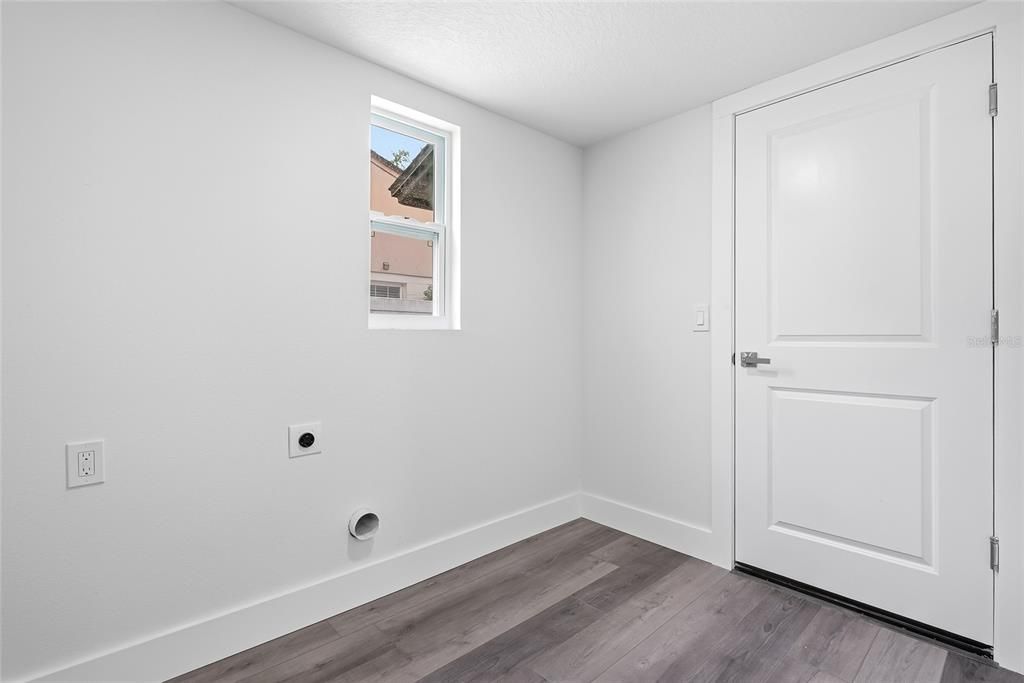 En Venta: $465,000 (4 camas, 2 baños, 1407 Pies cuadrados)
