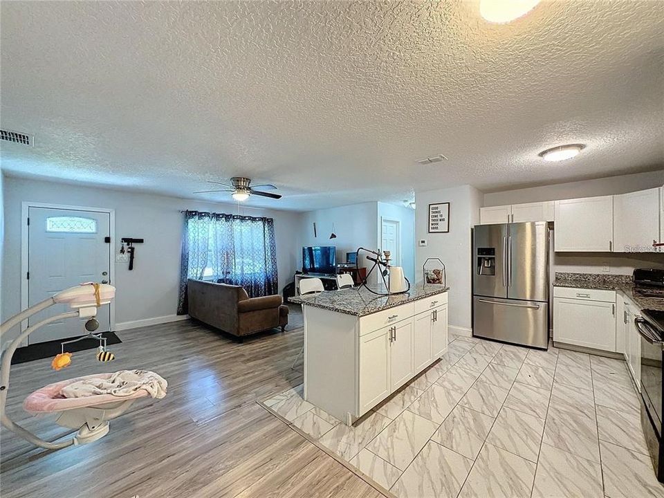 En Venta: $350,000 (4 camas, 2 baños, 1556 Pies cuadrados)