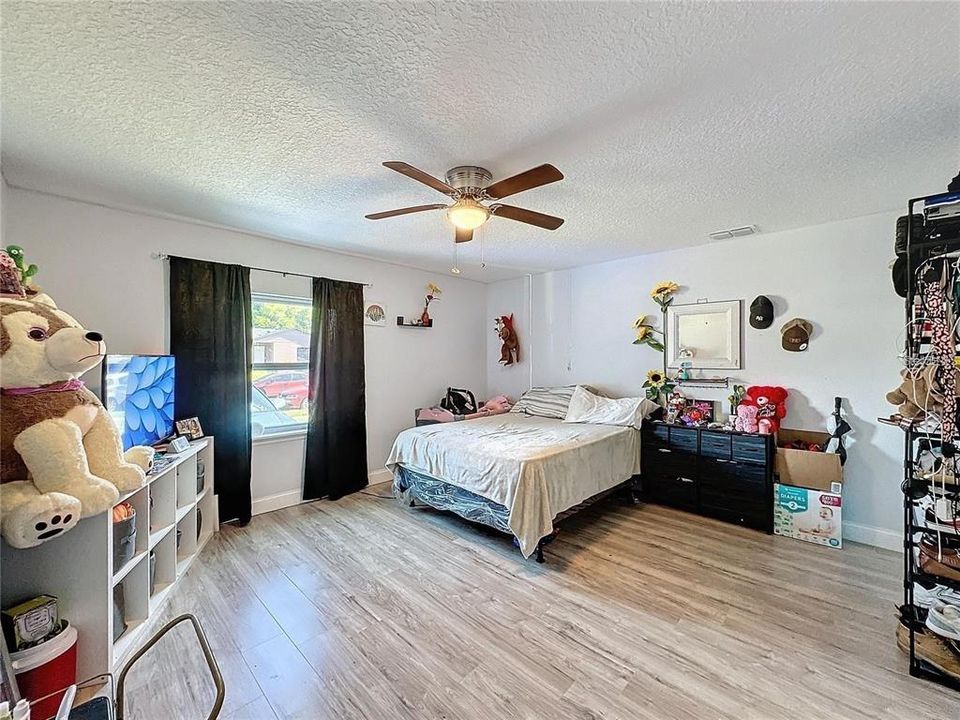 En Venta: $350,000 (4 camas, 2 baños, 1556 Pies cuadrados)