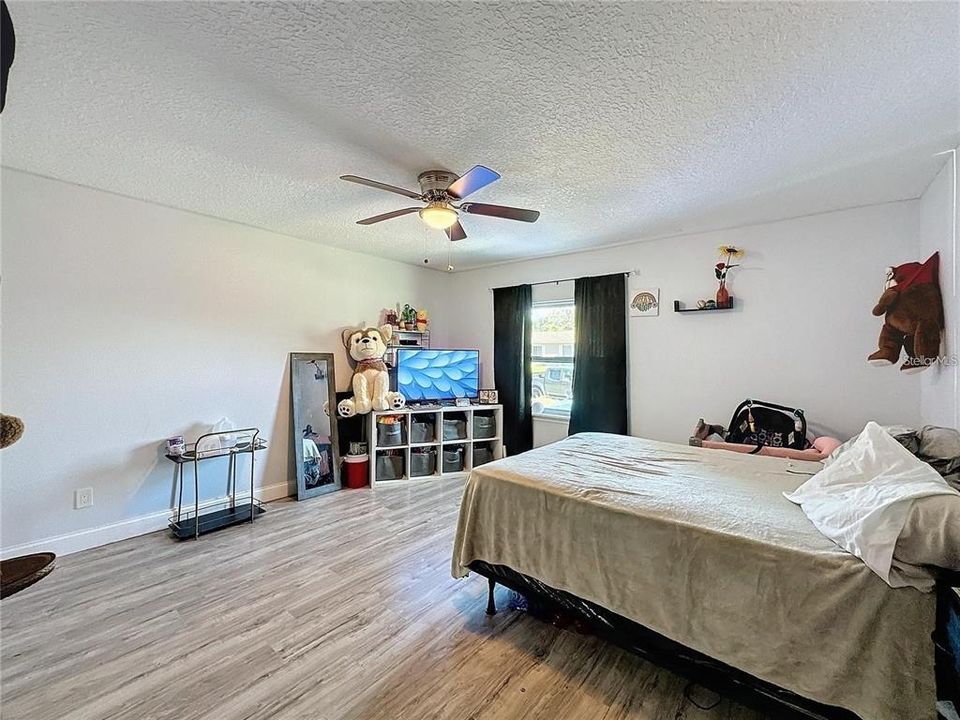 En Venta: $350,000 (4 camas, 2 baños, 1556 Pies cuadrados)