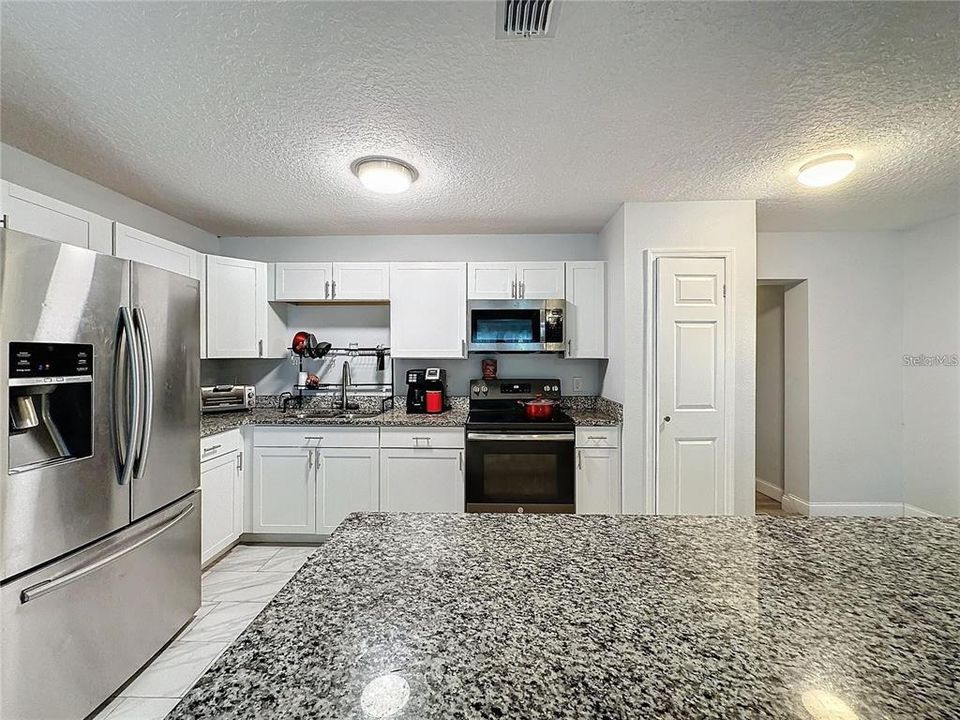 En Venta: $350,000 (4 camas, 2 baños, 1556 Pies cuadrados)