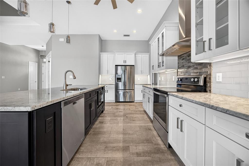 Active With Contract: $599,000 (3 beds, 2 baths, 2004 Square Feet)