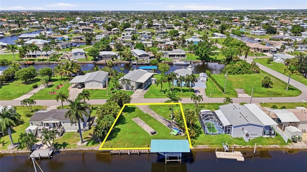 待售: $249,900 (0.18 acres)