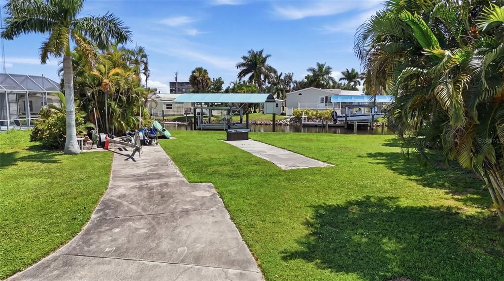 待售: $249,900 (0.18 acres)
